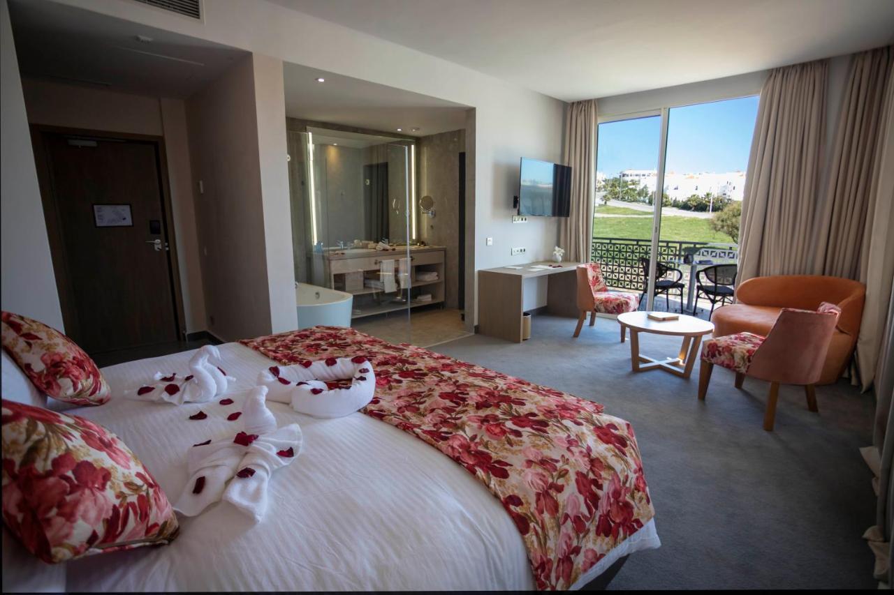 Mandarin Palace Hotel & Spa Tanger Exterior foto A room at the hotel