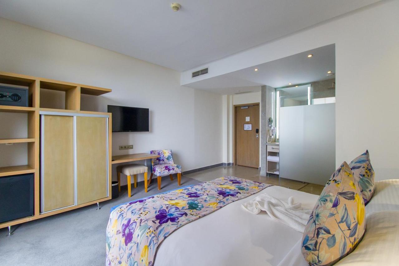 Mandarin Palace Hotel & Spa Tanger Exterior foto A room at the hotel