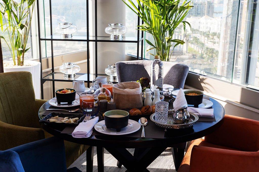 Mandarin Palace Hotel & Spa Tanger Exterior foto A table set for afternoon tea at the Mandarin Oriental, Hong Kong
